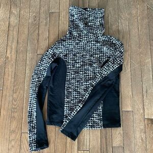 NWOT Nike Pro Hyperwarm Turtleneck